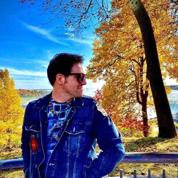 Meet your Posher, Taylor - Picture 1 of 1